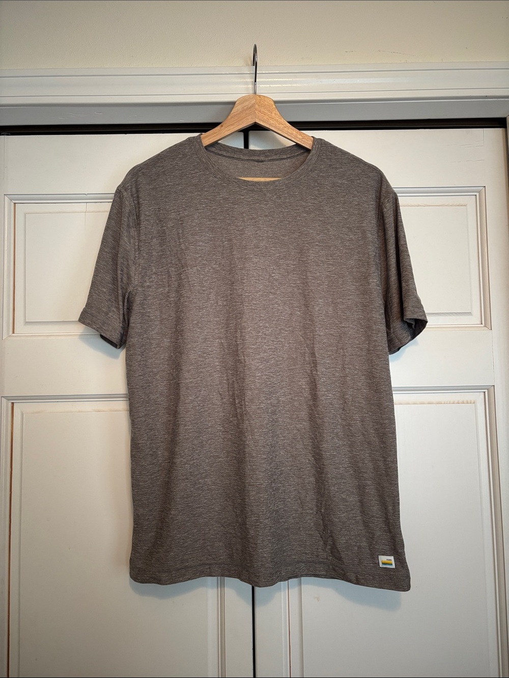 Vuori Men's Strato Tech Tee in heather grey
